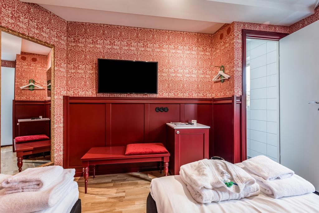 Haellsnaes Hotell & Restaurang Molnlycke ภายนอก รูปภาพ