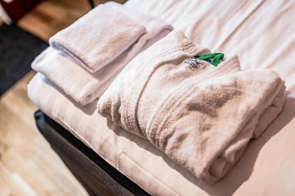 Haellsnaes Hotell & Restaurang Molnlycke ภายนอก รูปภาพ