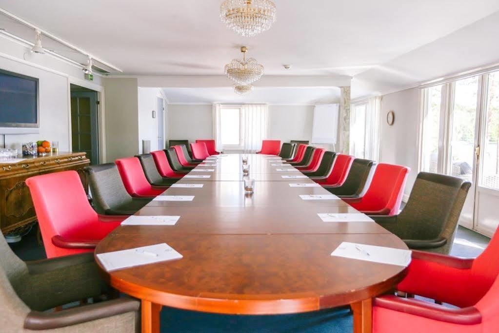 Haellsnaes Hotell & Restaurang Molnlycke ภายนอก รูปภาพ